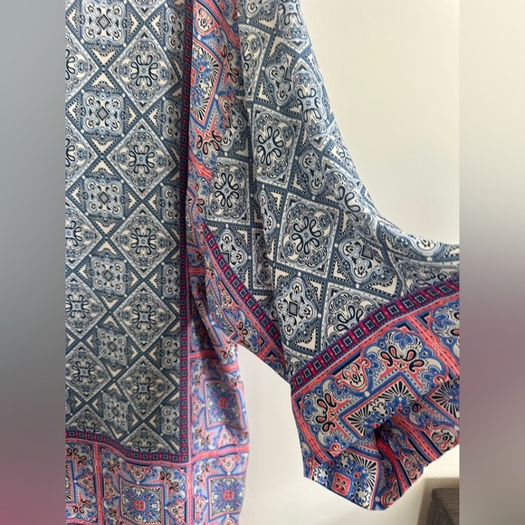 8/$20 Zara Beautiful Kimono Style Blue and Pink Patterned Top Medium Like New - Picture 4 of 5